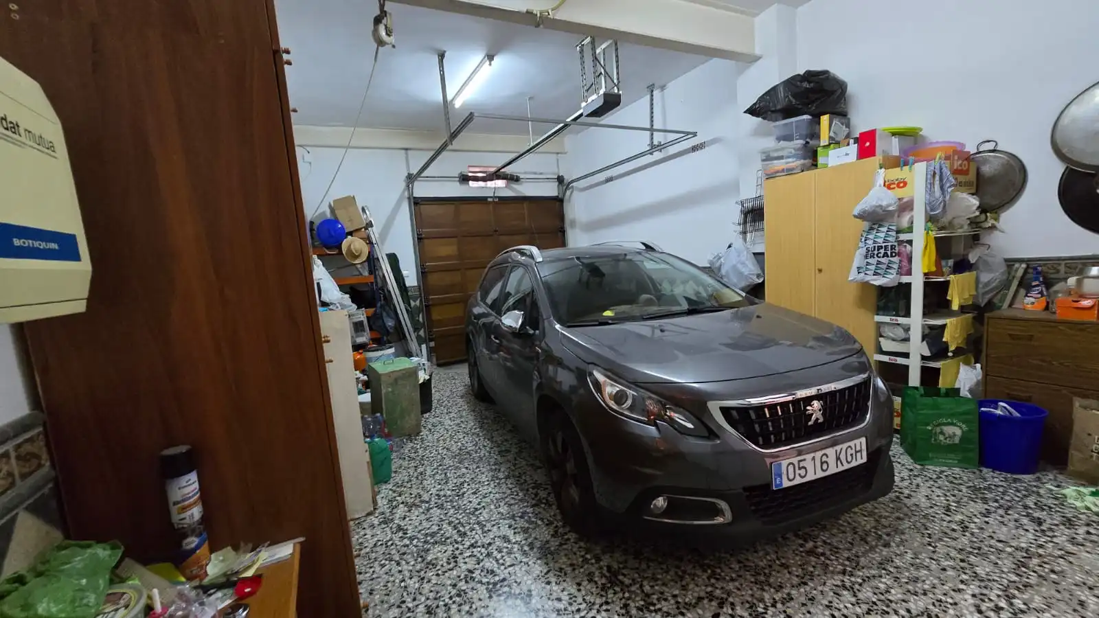 Aparcament de Casa adosada en venda en Oliva amb Terrassa i Moblat