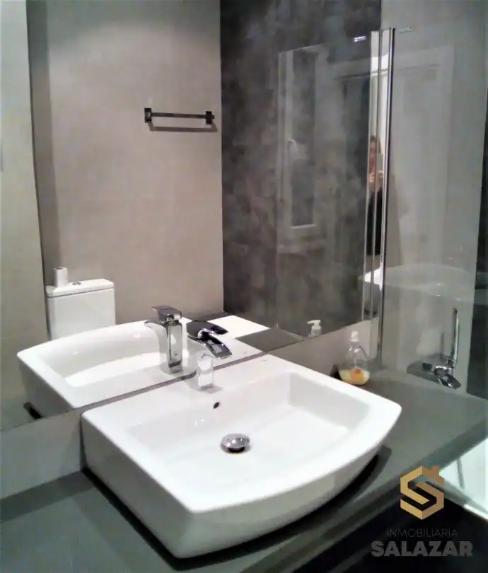 Baño de Piso de alquiler en Bilbao  con Calefacción y Microondas