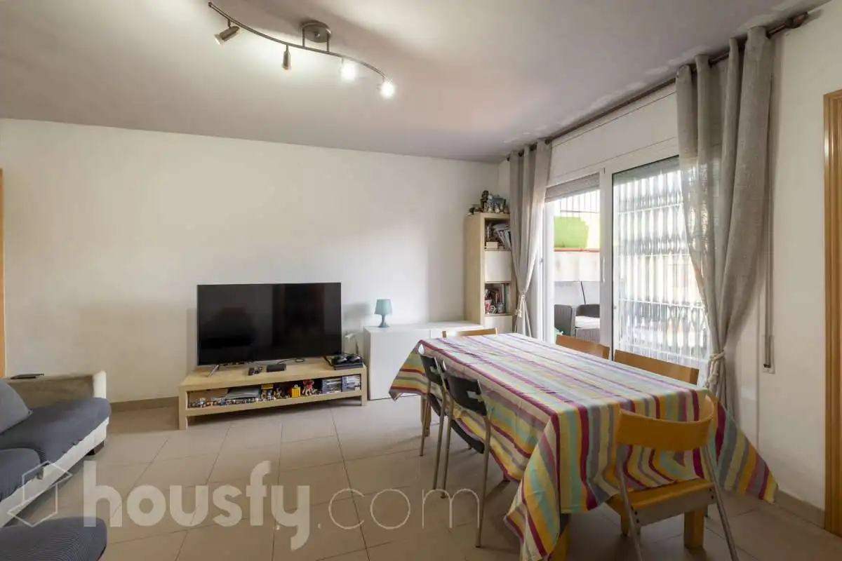 Sala de estar de Ático en venta en L'Hospitalet de Llobregat con Aire acondicionado y Terraza