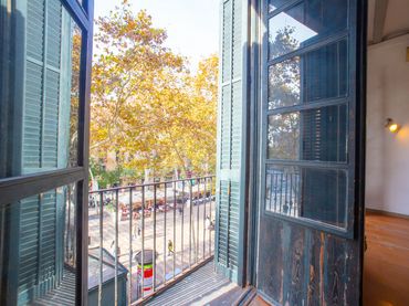 Flat with balcony for sale in La Rambla 39