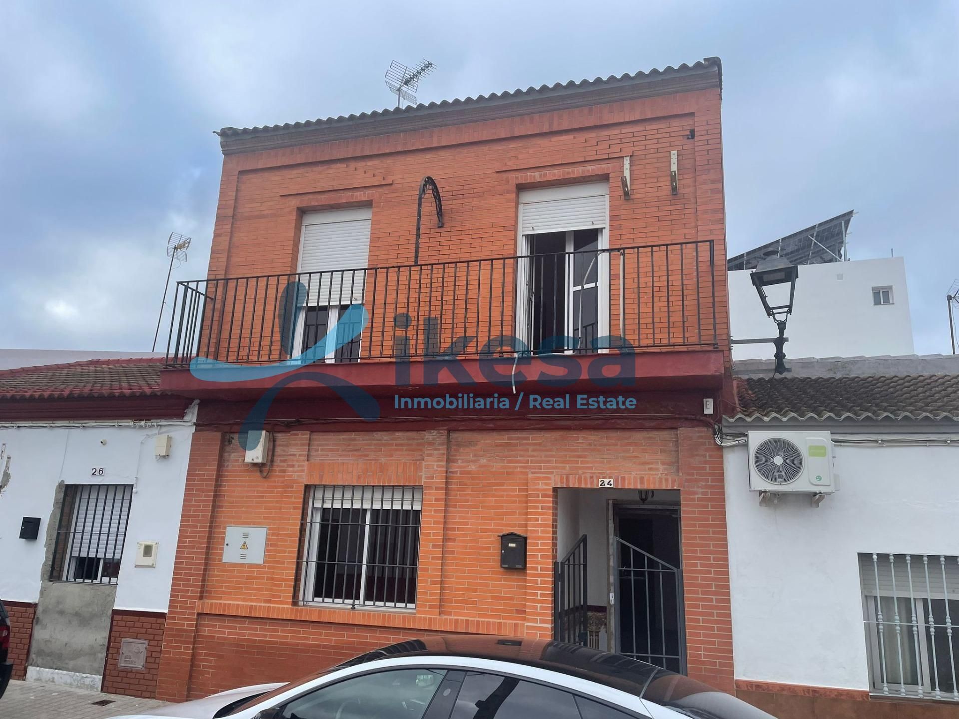 Vista exterior de Casa adosada en venta en Umbrete