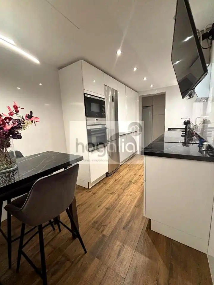 Küche von Wohnung zum Verkauf in Sevilla mit Klimaanlage, Terrasse und Gemeinschaftspool