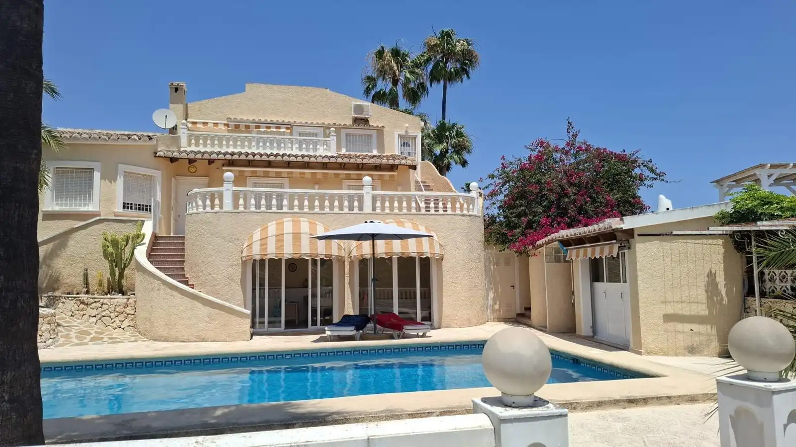 Vista exterior de Casa o xalet en venda en Benissa amb Aire condicionat, Calefacció i Jardí privat