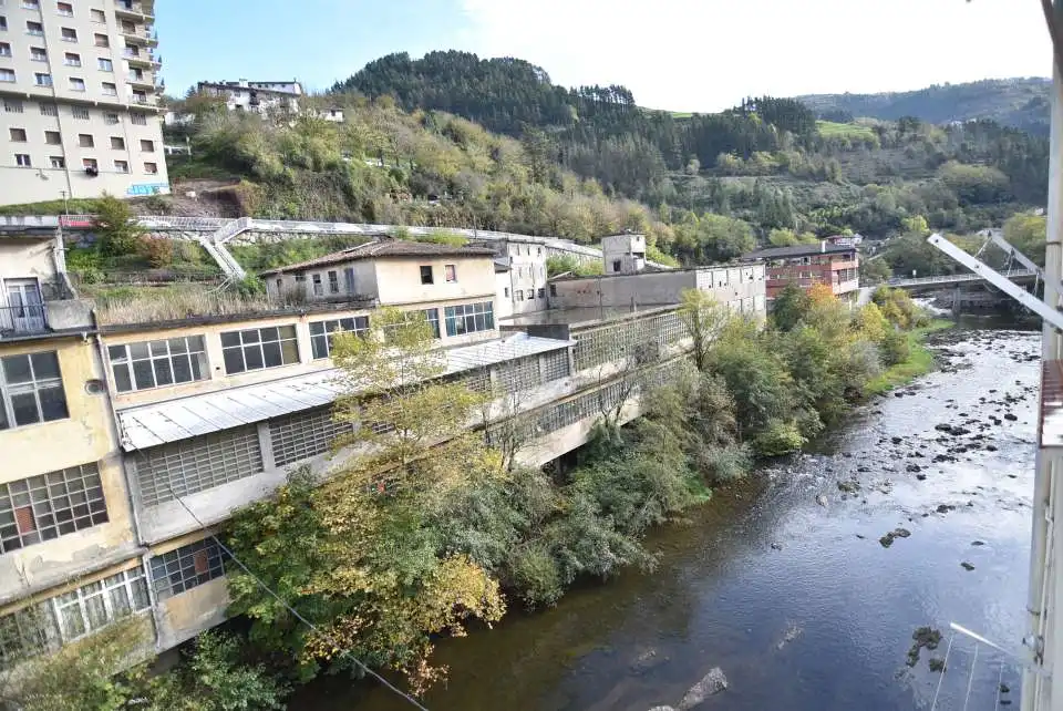 Vista exterior de Piso en venta en Soraluze / Plasencia de las Armas con Calefacción y Trastero