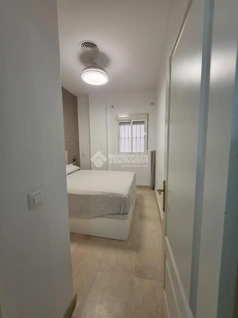Bedroom of Flat for sale in Sevilla  with Air Conditioner
