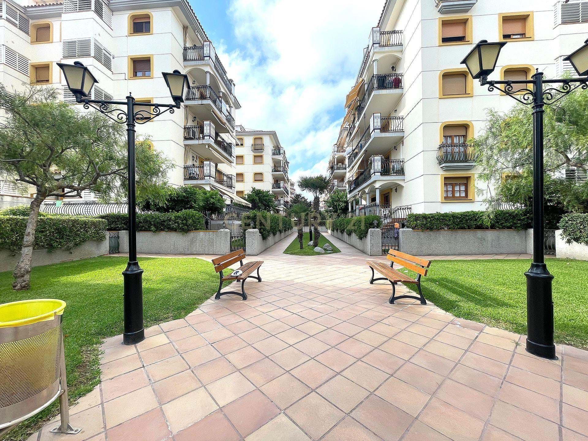 Vista exterior de Pis en venda en Calafell amb Aire condicionat, Terrassa i Piscina