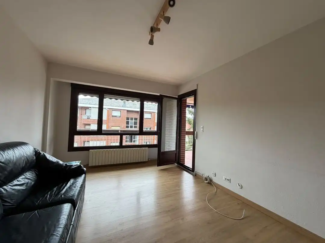 Sala de estar de Piso en venta en Sopela con Calefacción, Terraza y Trastero