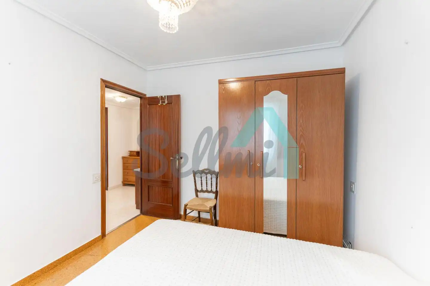 Schlafzimmer von Wohnung zur Miete in Oviedo  mit Heizung, Parkett und Terrasse