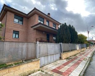 Vista exterior de Casa o xalet en venda en San Andrés del Rabanedo