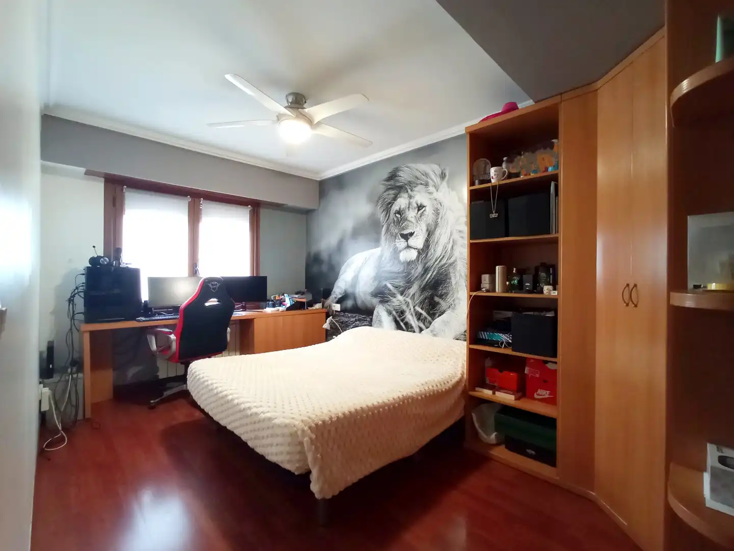 Habitación de Casa adosada en venta en Irun  con Terraza, Trastero y Amueblado