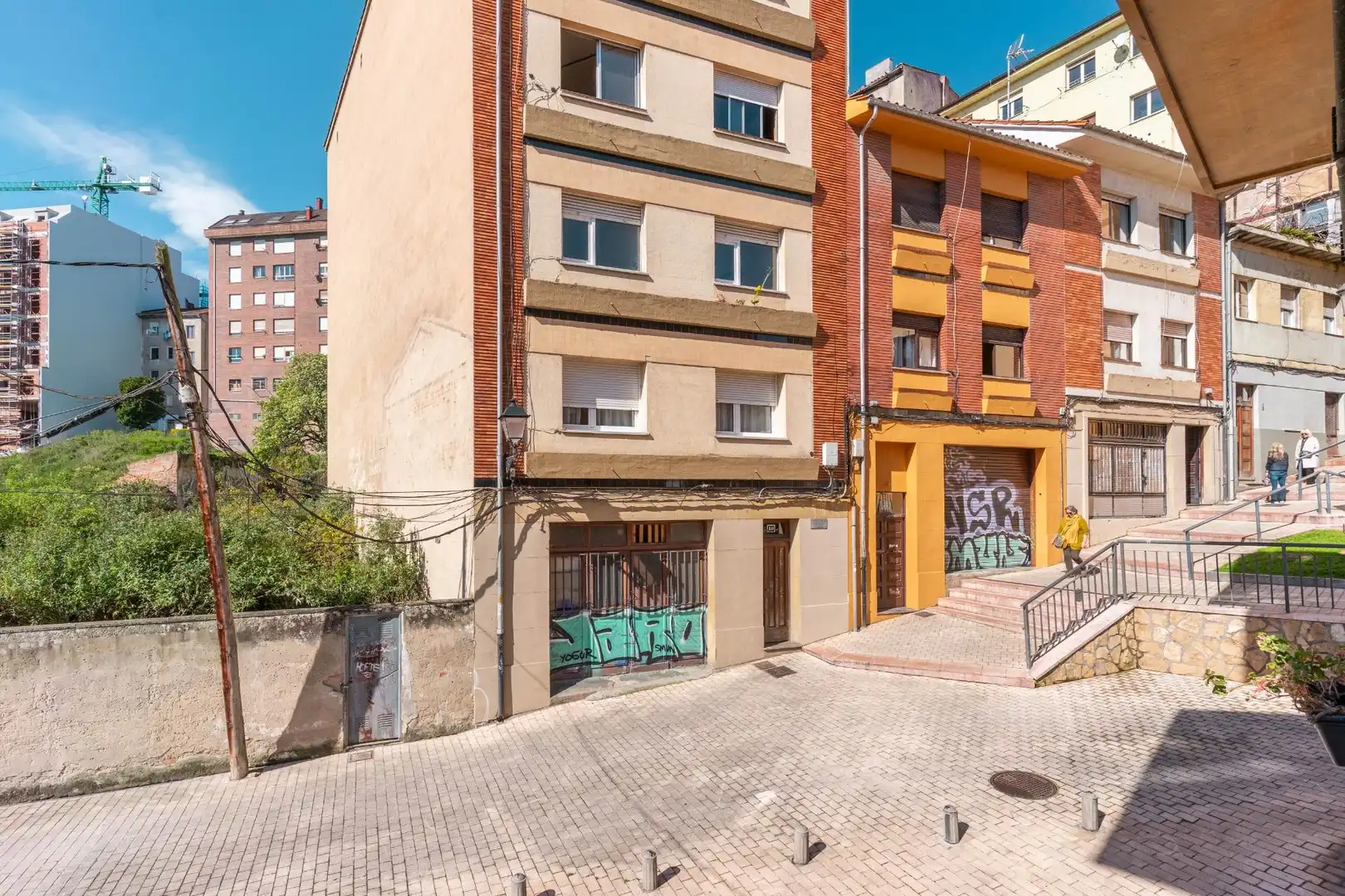 Vista exterior de Pis en venda en Oviedo  amb Calefacció, Moblat i Balcó