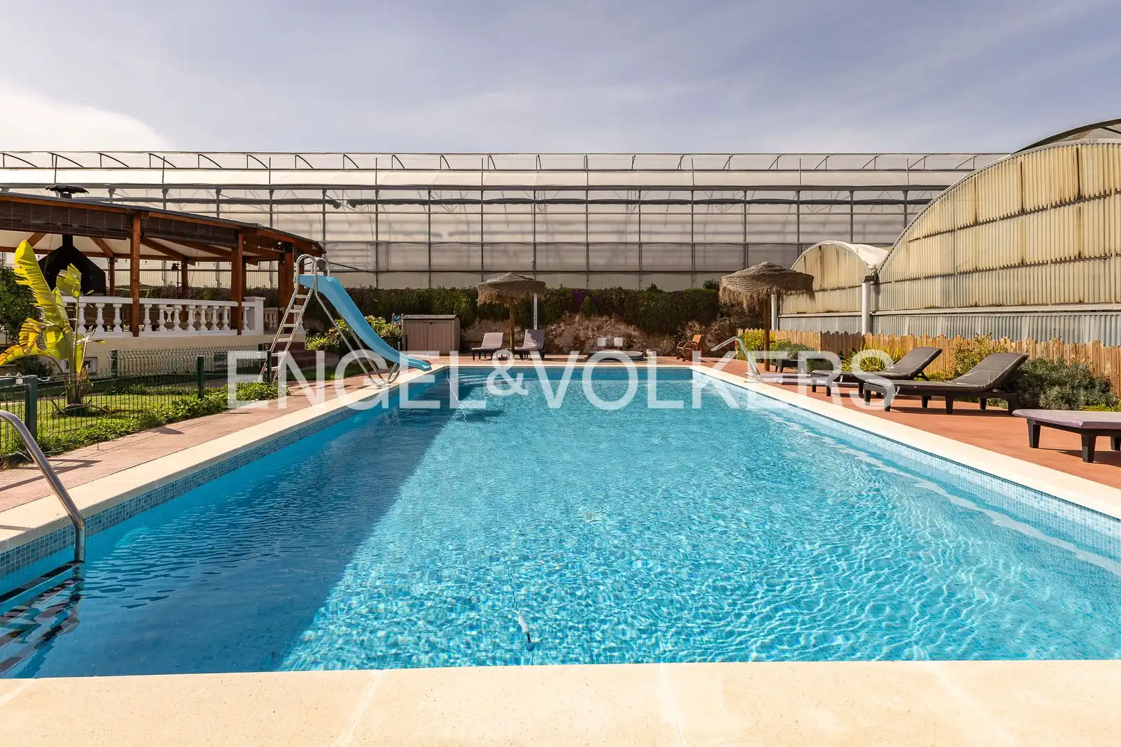 Swimming pool of Houses for rent in El Masnou  with Air Conditioner, Heating and Furnished