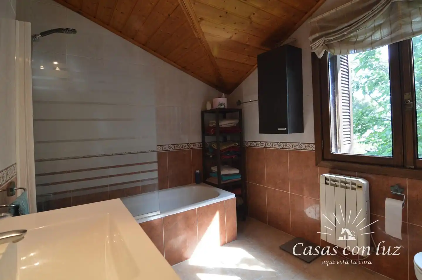 Baño de Casa o chalet en venta en Zaragoza con Aire acondicionado, Calefacción y Jardín privado