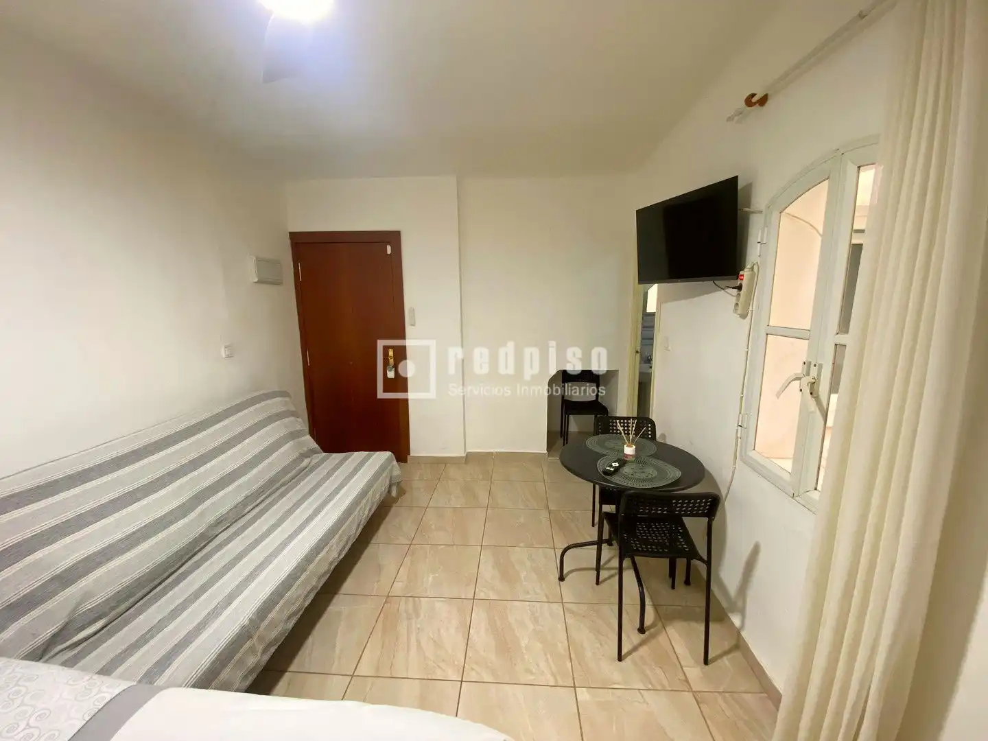 Habitación de Estudio de alquiler en Málaga con Calefacción, Terraza y Amueblado