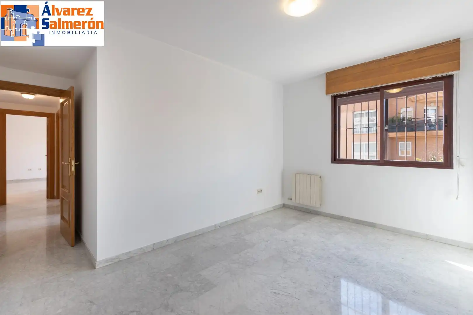 Dormitori de Pis de lloguer en Granada amb Calefacció, Terrassa i Piscina comunitària