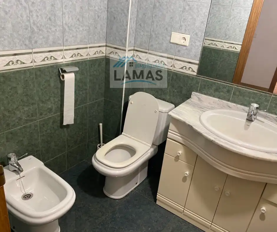 Badezimmer von Maisonette zum Verkauf in Navalmoral de la Mata mit Klimaanlage, Heizung und Terrasse