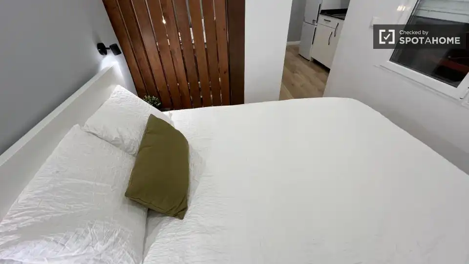 Dormitori de Apartament per a compartir en Madrid amb Aire condicionat, Calefacció i Terrassa
