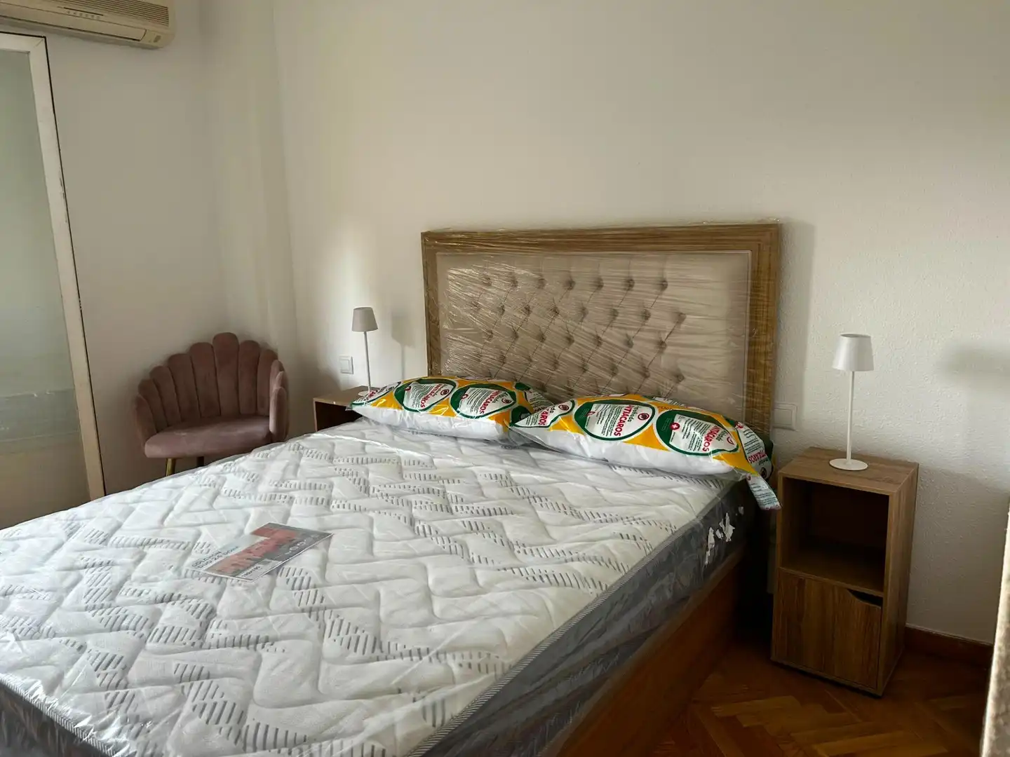 Schlafzimmer von Wohnung zur Miete in Madrid mit Klimaanlage, Heizung und Parkett