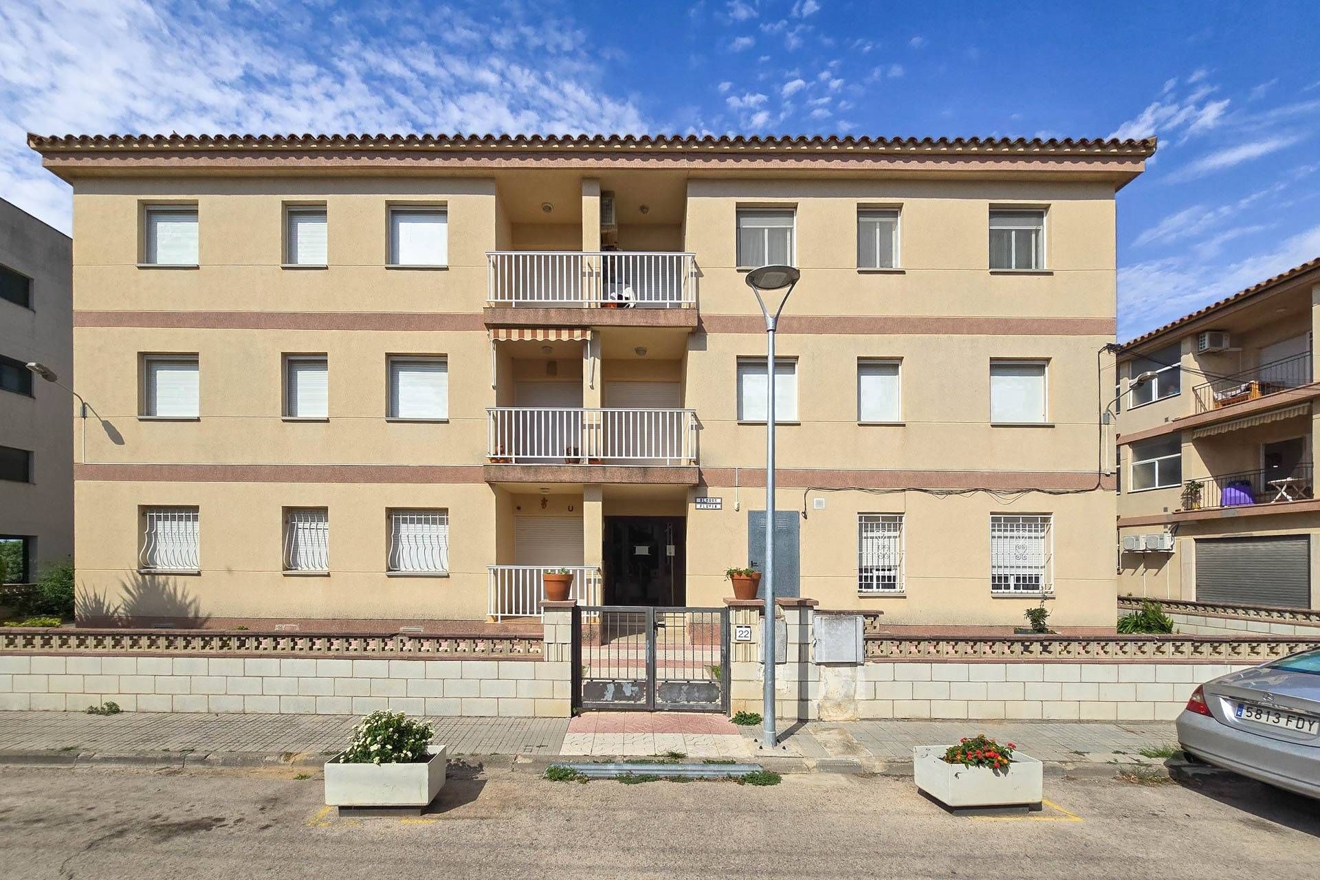 Vista exterior de Pis en venda en Sant Pere Pescador