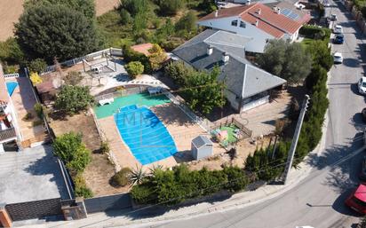 Vista exterior de Casa o xalet en venda en Lliçà d'Amunt amb Aire condicionat, Terrassa i Piscina