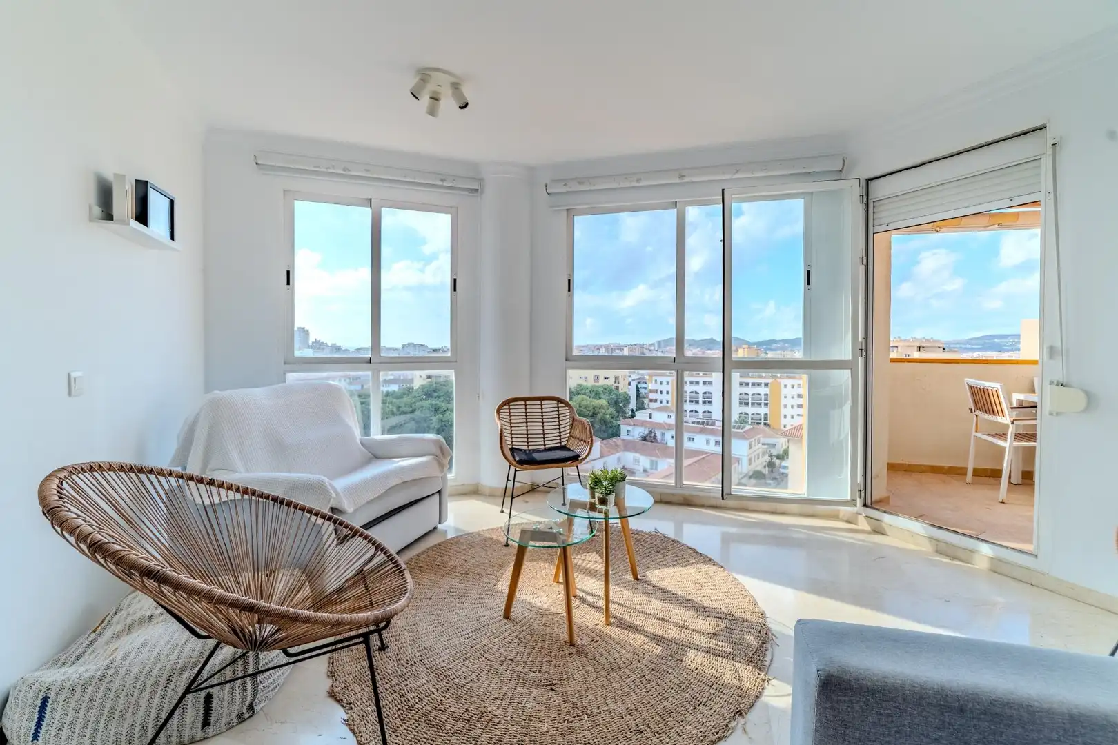 Sala d'estar de Àtic en venda en Fuengirola amb Aire condicionat, Jardí privat i Terrassa