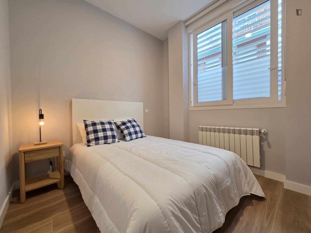 Habitación de Apartamento de alquiler en  Madrid Capital con Amueblado, Horno y Lavadora