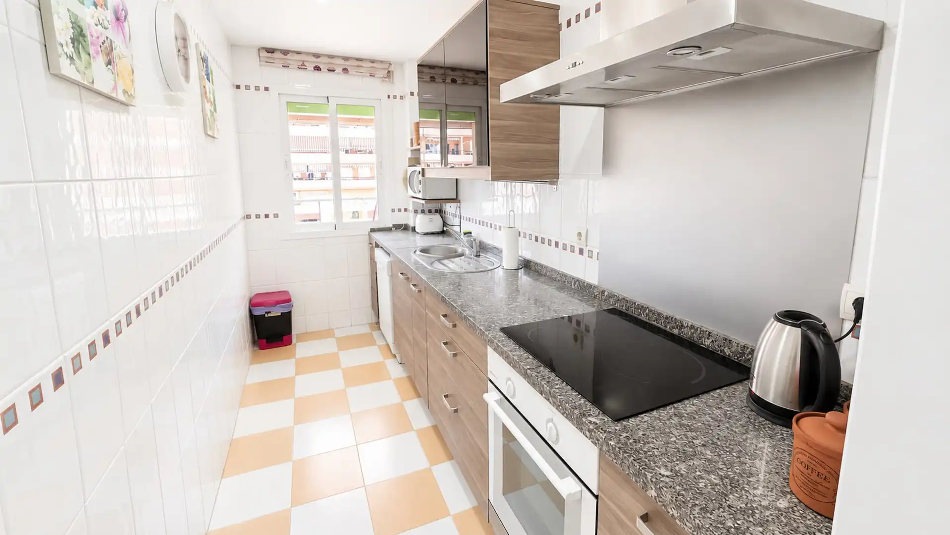 Cuina de Apartament en venda en Manilva amb Terrassa, Moblat i Balcó