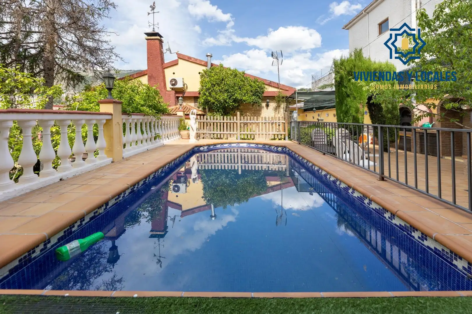 Piscina de Casa o chalet en venta en Alfacar con Aire acondicionado, Calefacción y Jardín privado