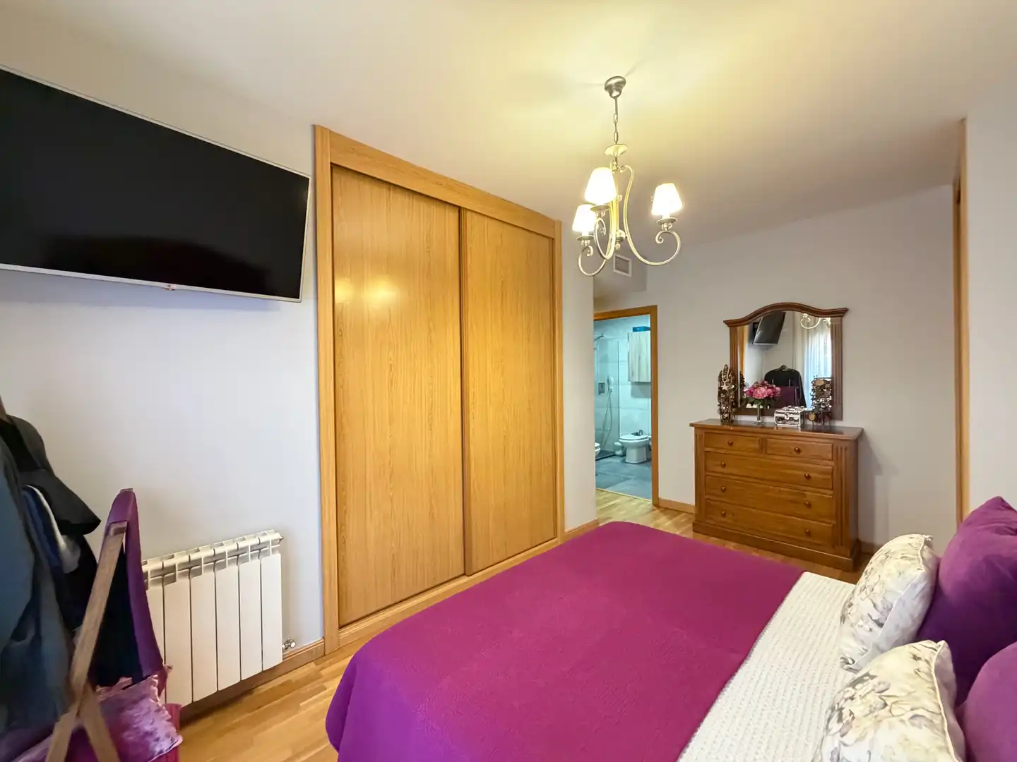 Schlafzimmer von Wohnung zum Verkauf in Plasencia mit Klimaanlage, Schwimmbad und Balkon