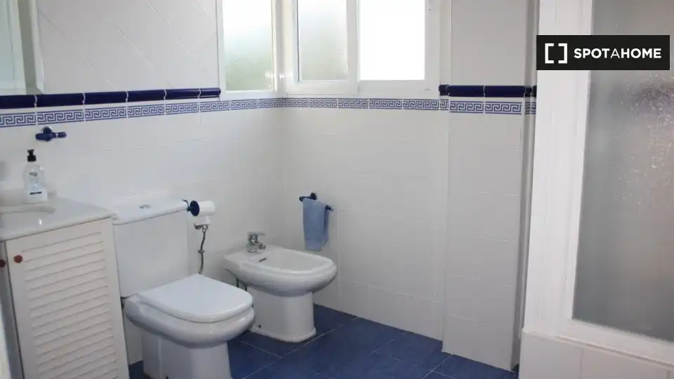 Bathroom of Flat for rent in Riba-roja de Túria  with Air Conditioner, Heating and Furnished