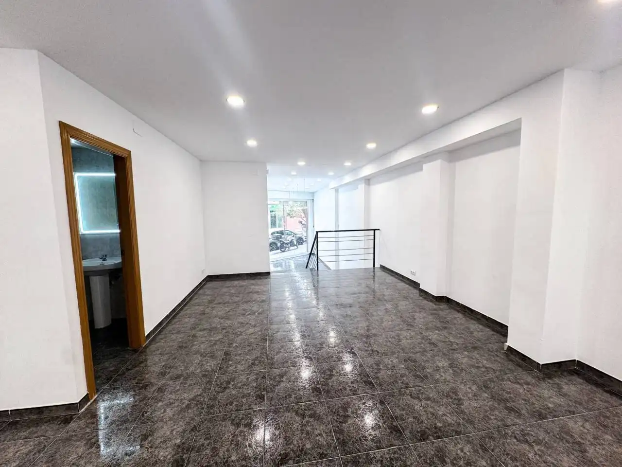 Local en venta en Calle Don Pelayo, 105, La Salut