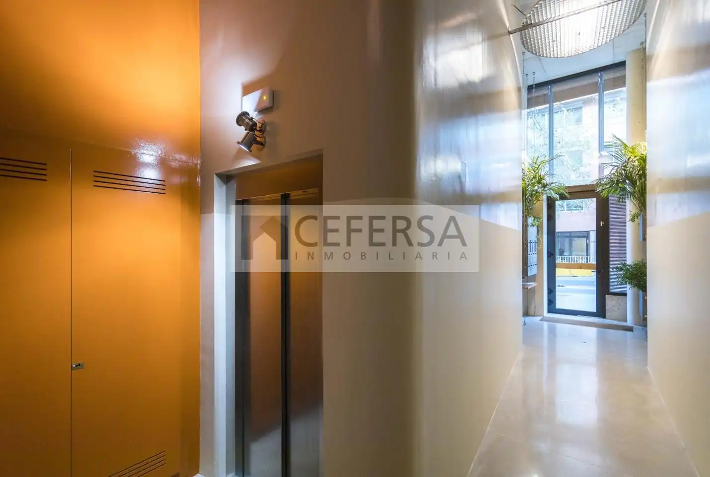 Planta baja en venta en De Sardenya, Sagrada Família