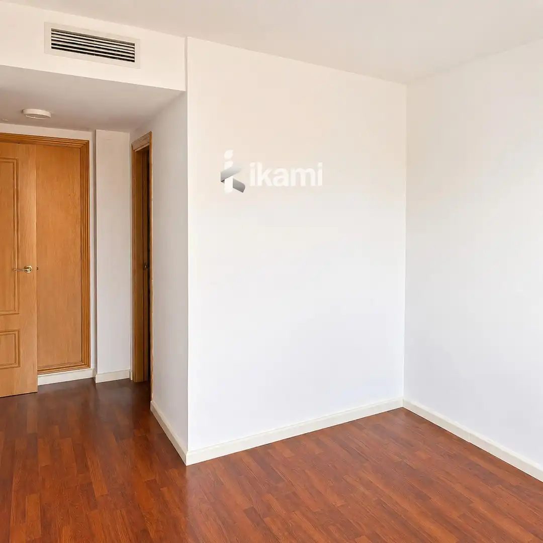 Habitación de Piso en venta en Valencia con Aire acondicionado, Terraza y Piscina