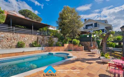 Vista exterior de Casa o xalet en venda en L'Ametlla del Vallès amb Aire condicionat, Calefacció i Jardí privat