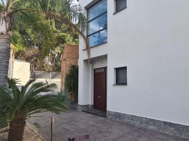 Villa con piscina in vendita a Carrió - La Merced - Los Pinos