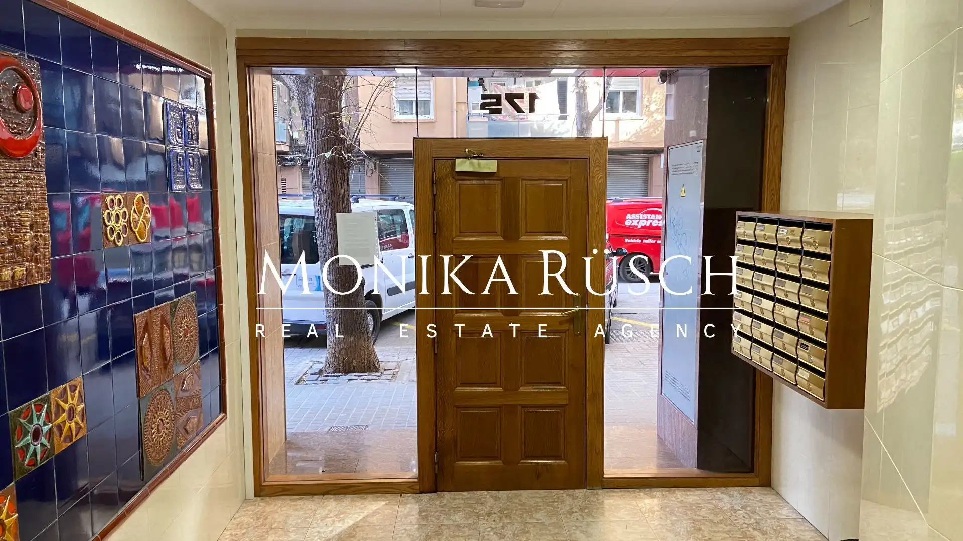 Wohnung zum Verkauf in Barcelona mit Klimaanlage, Heizung und Terrasse