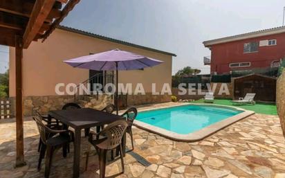 Piscina de Casa o xalet en venda en Sils amb Aire condicionat, Calefacció i Jardí privat