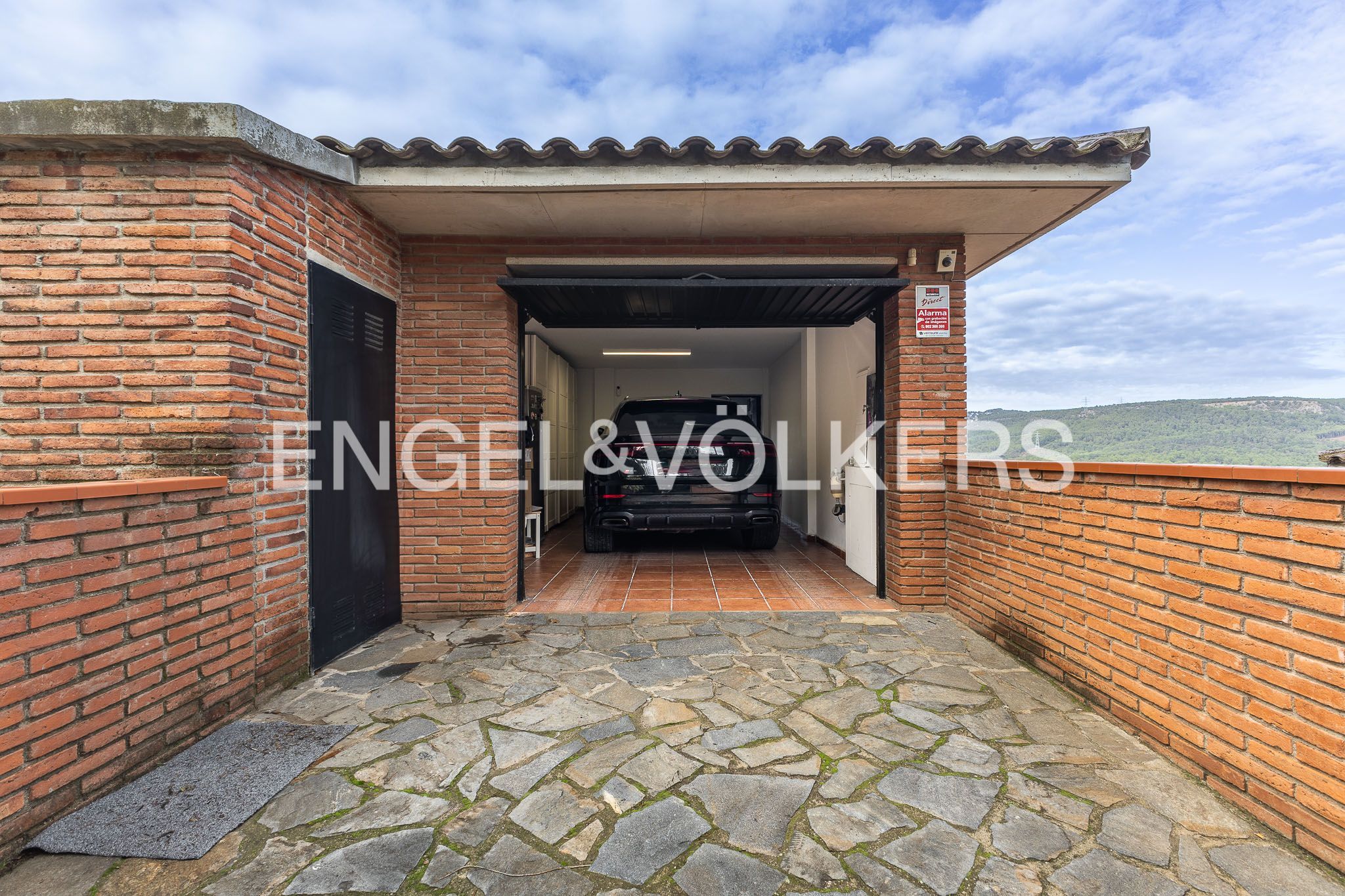 Aparcament de Casa o xalet en venda en Cervelló amb Aire condicionat, Calefacció i Jardí privat