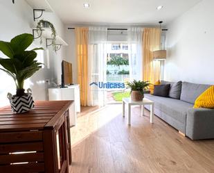 Sala d'estar de Apartament de lloguer en Torremolinos amb Aire condicionat i Terrassa