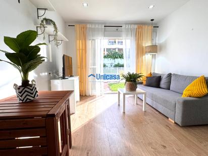 Sala d'estar de Apartament de lloguer en Torremolinos amb Aire condicionat i Terrassa