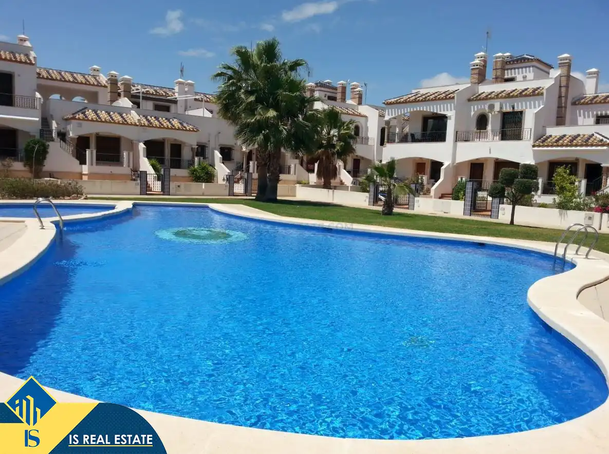 Dúplex con piscina en venta en Orihuela Costa