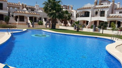 Apartamento dúplex con piscina comunitaria, en la provincia de Alicante, en la ciudad de Orihuela Costa. 2 habitaciones | 87 m² |