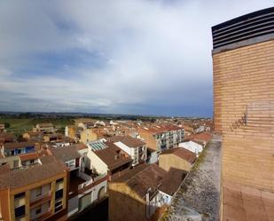 Vista exterior de Àtic en venda en Binéfar amb Aire condicionat, Calefacció i Parquet