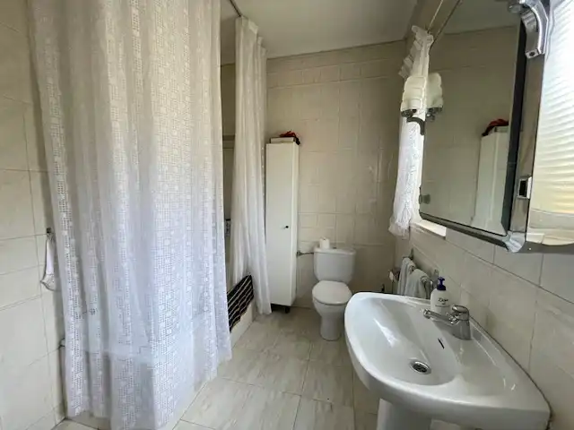 Bany de Casa o xalet en venda en Laguna de Duero amb Aire condicionat, Moblat i Forn