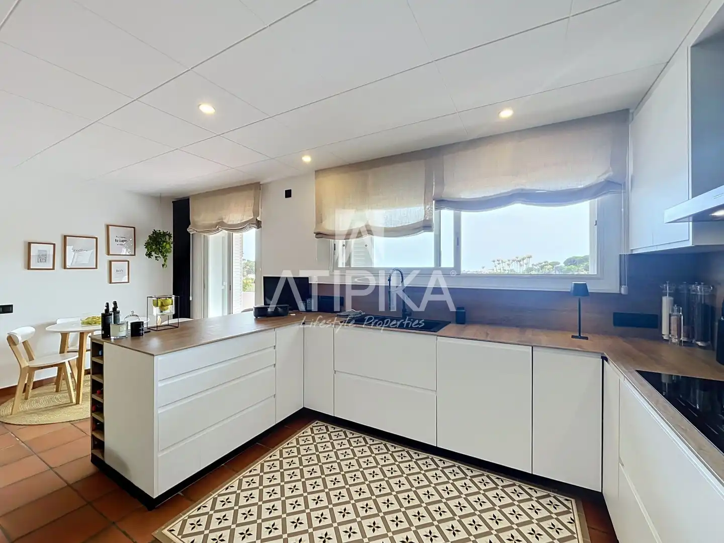 Cocina de Casa o chalet en venta en Sant Andreu de Llavaneres con Terraza, Piscina y Horno