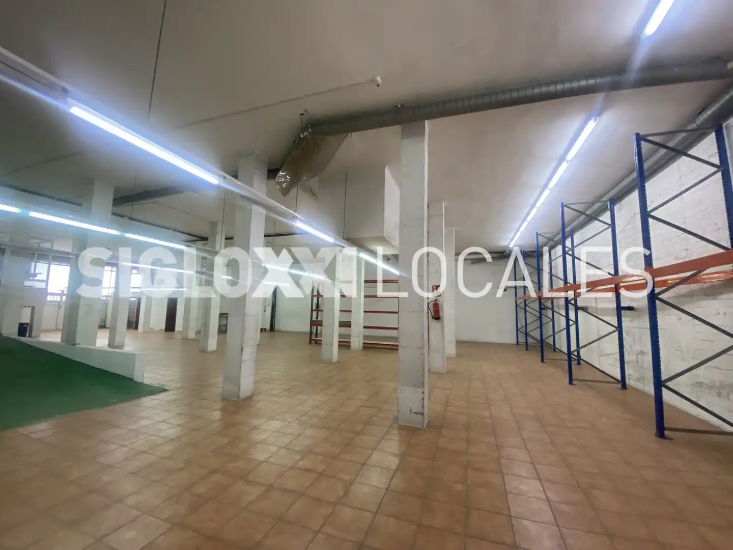 Local commercial à vendre à ROVELLAT