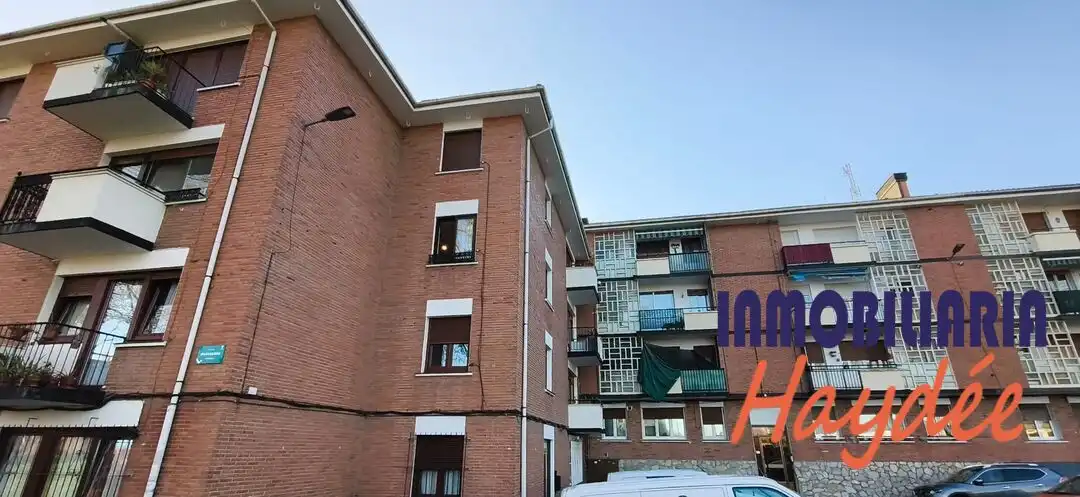 Vista exterior de Pis en venda en Leioa amb Calefacció i Traster