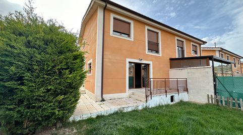 Foto 3 von Einfamilien-Reihenhaus zum Verkauf in Calle Merlot, Fuensaldaña, Valladolid