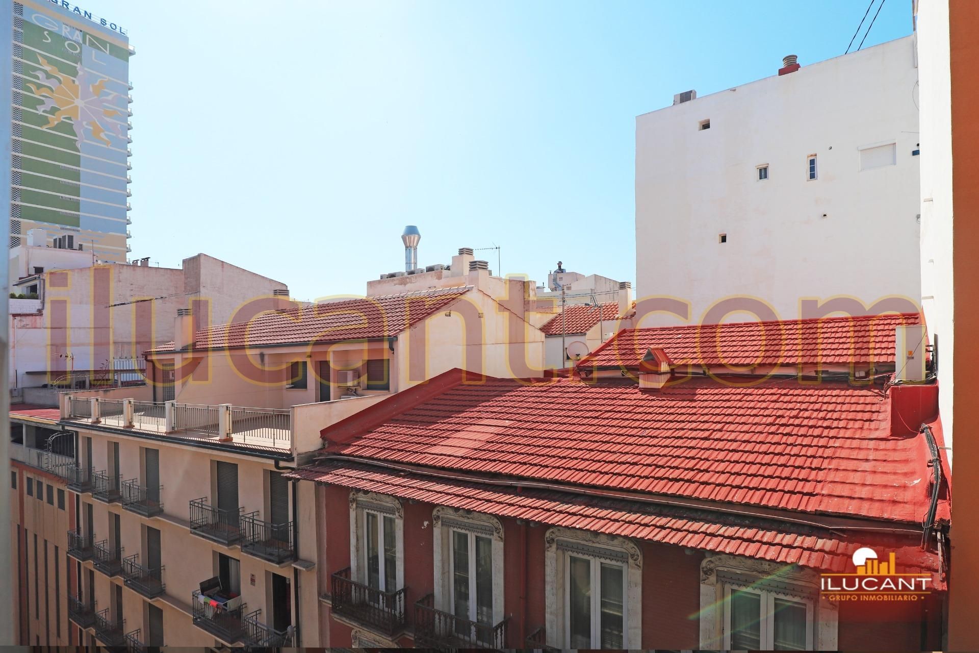 Vista exterior de Estudio de alquiler en Alicante / Alacant