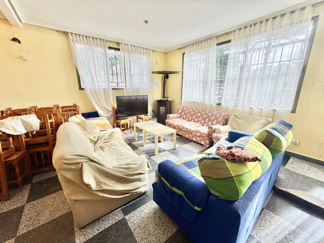 Sala de estar de Local en venta en Maello con Aire acondicionado